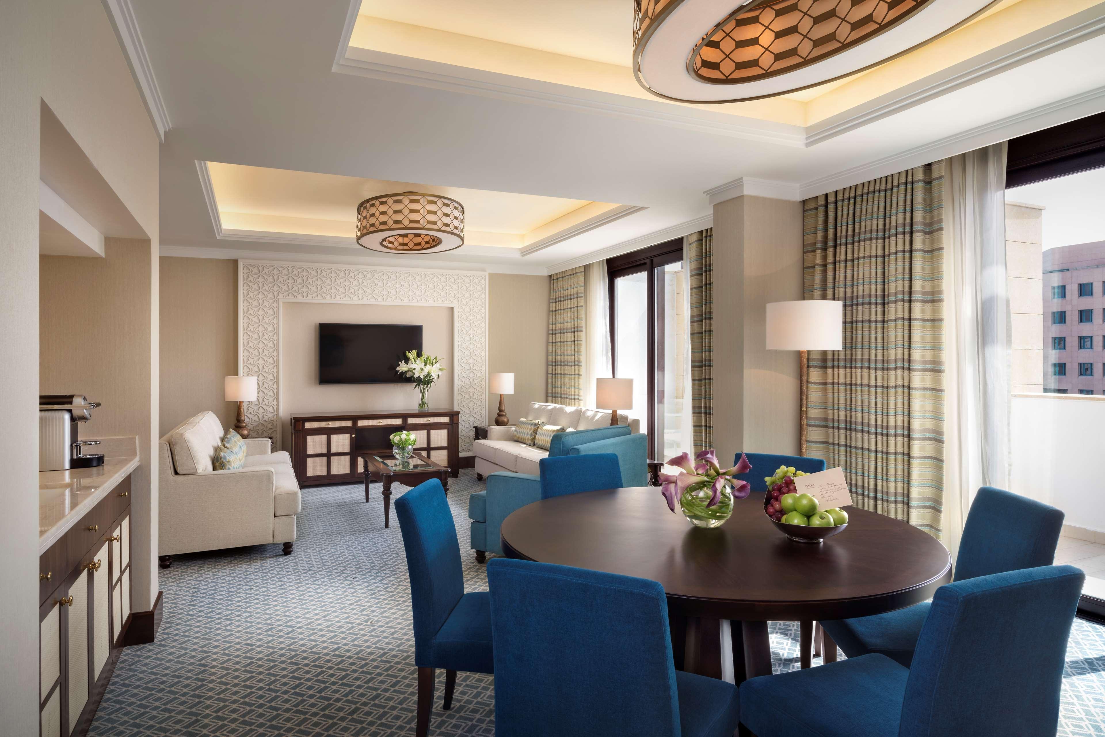 Al Najada Doha Hotel By Tivoli מראה חיצוני תמונה A suite at The Westin Palace, Madrid