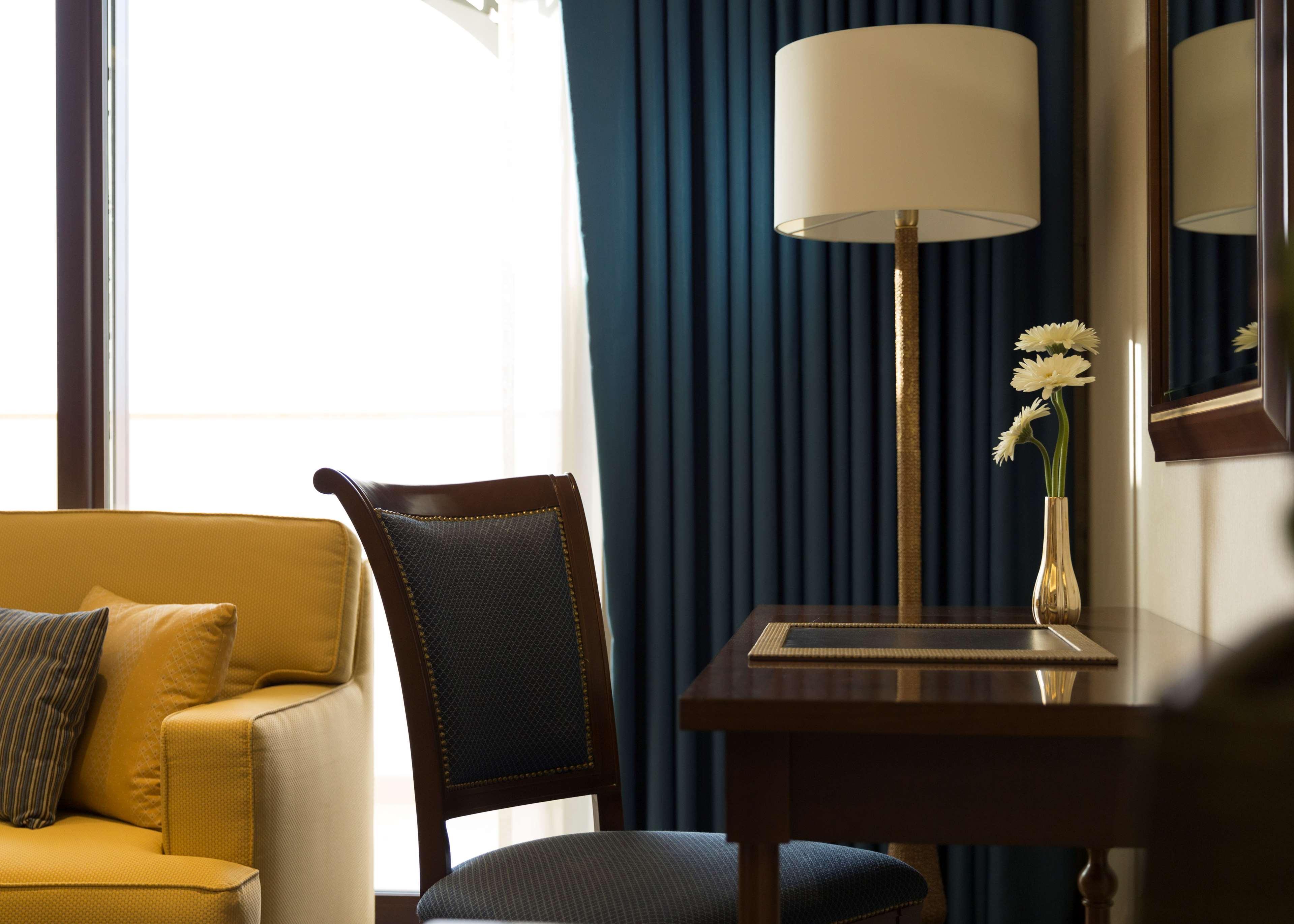 Al Najada Doha Hotel By Tivoli מראה חיצוני תמונה A room at the hotel