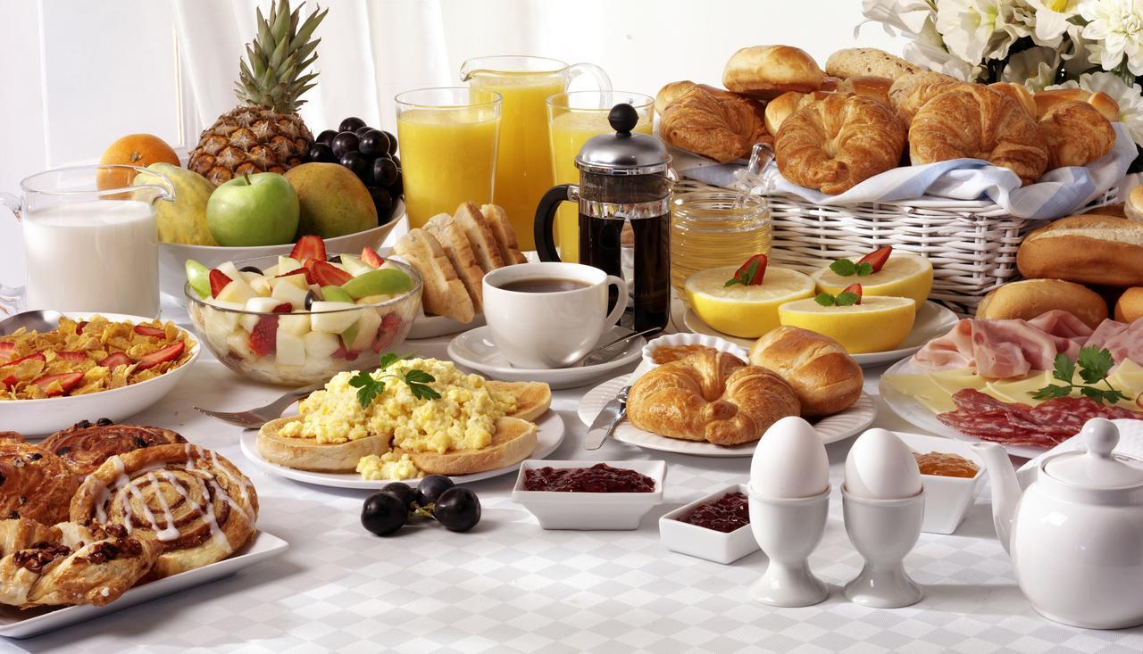 Al Najada Doha Hotel By Tivoli מראה חיצוני תמונה A breakfast buffet