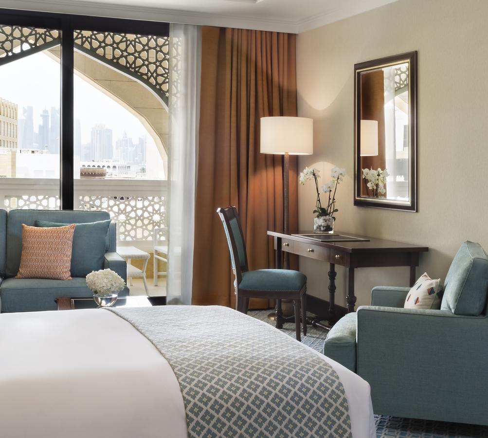 Al Najada Doha Hotel By Tivoli מראה חיצוני תמונה A guest room at Jumeirah Emirates Towers Hotel